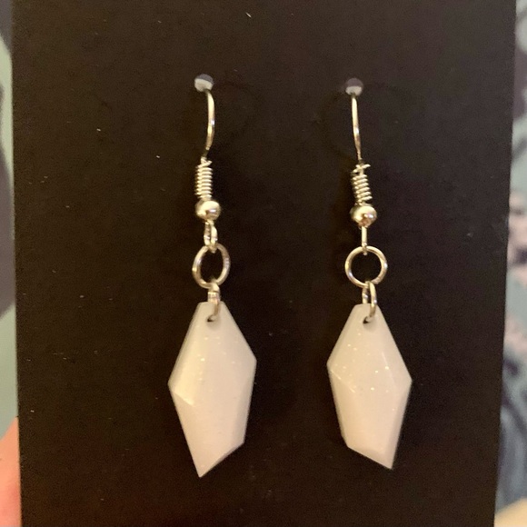 BeachTiff White Resin Fun Earrings - Picture 2 of 2